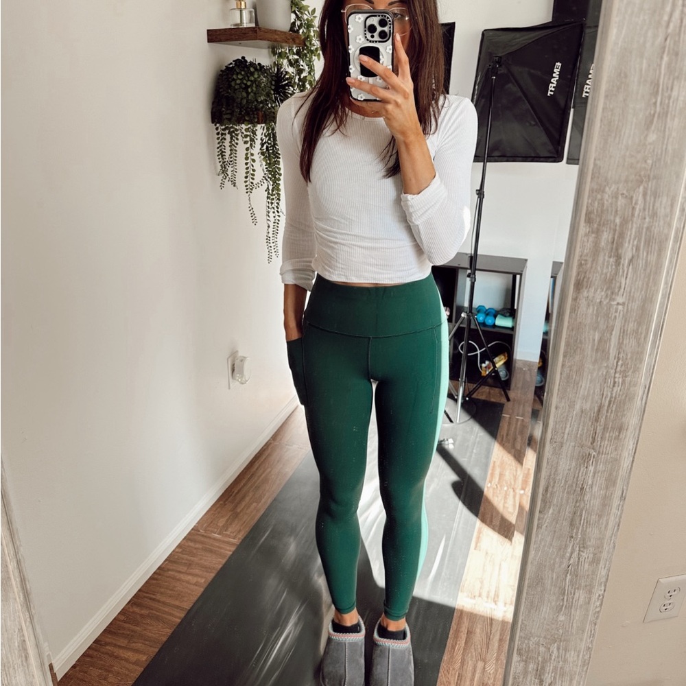 7/8 Athleta Salutation Stash Tight